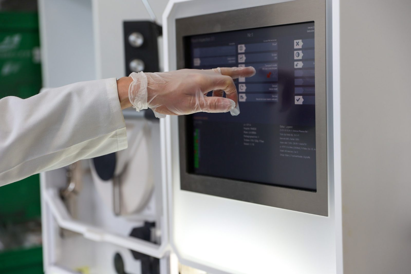Digitale controle en opvolging via het touchscreen van de verificatierobot